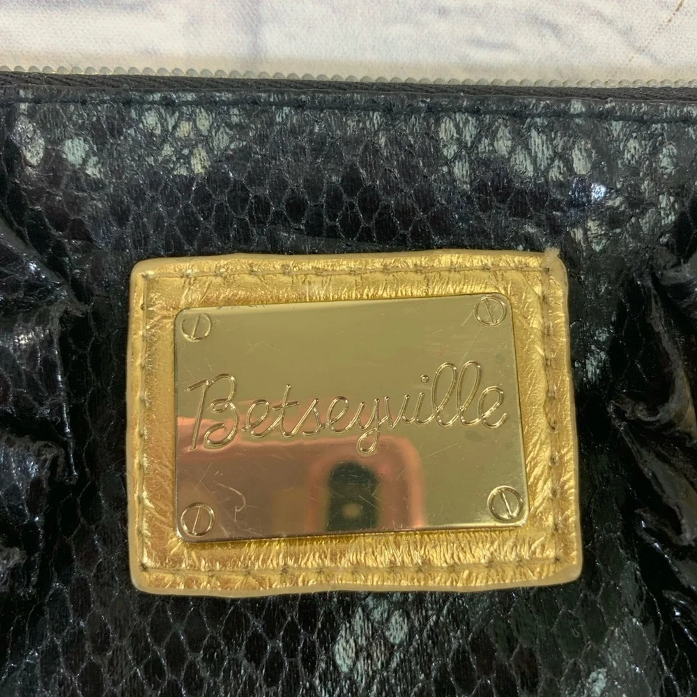 Betsey Johnson Betseyville Wristlet Black gold Ruffle Lightening